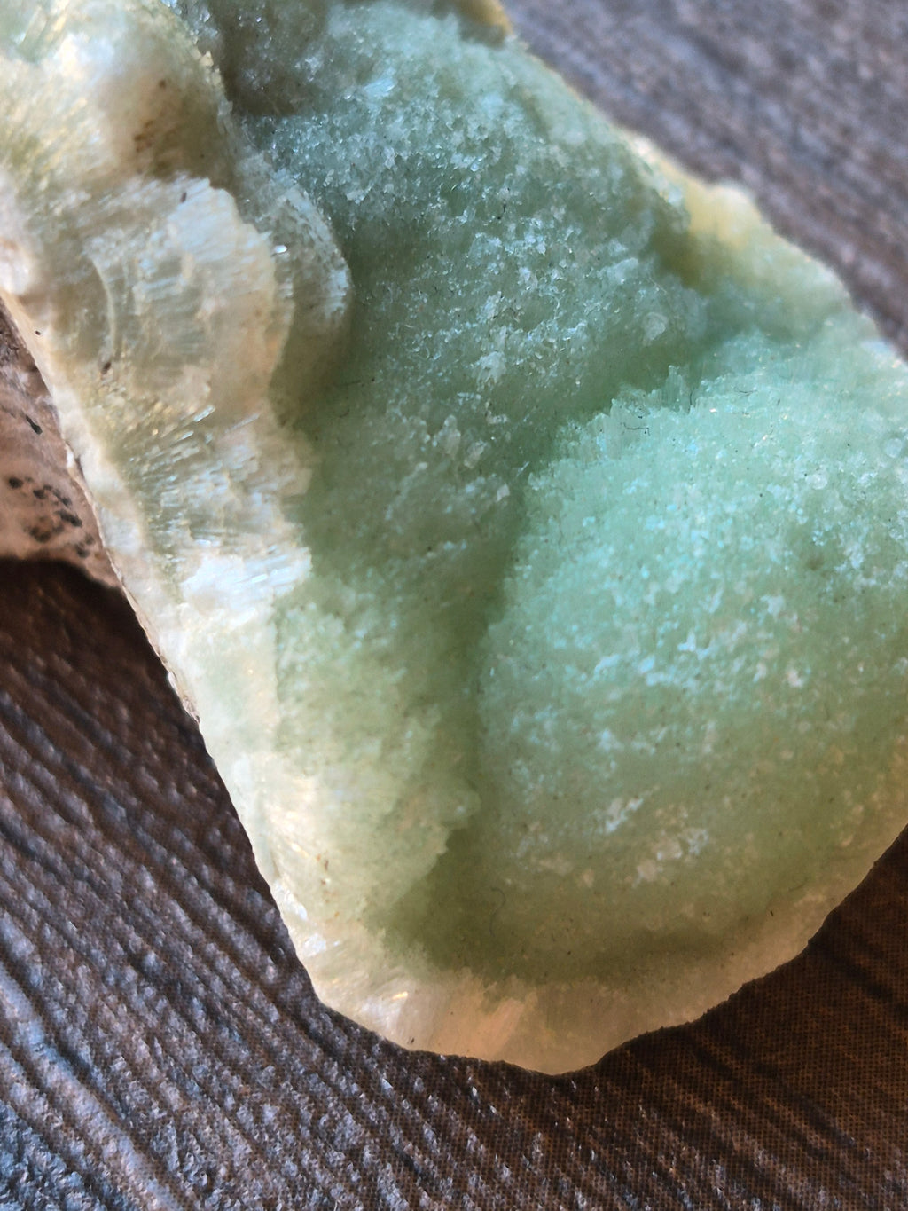 Green Aragonite – Druzy Cave Waves ⭐