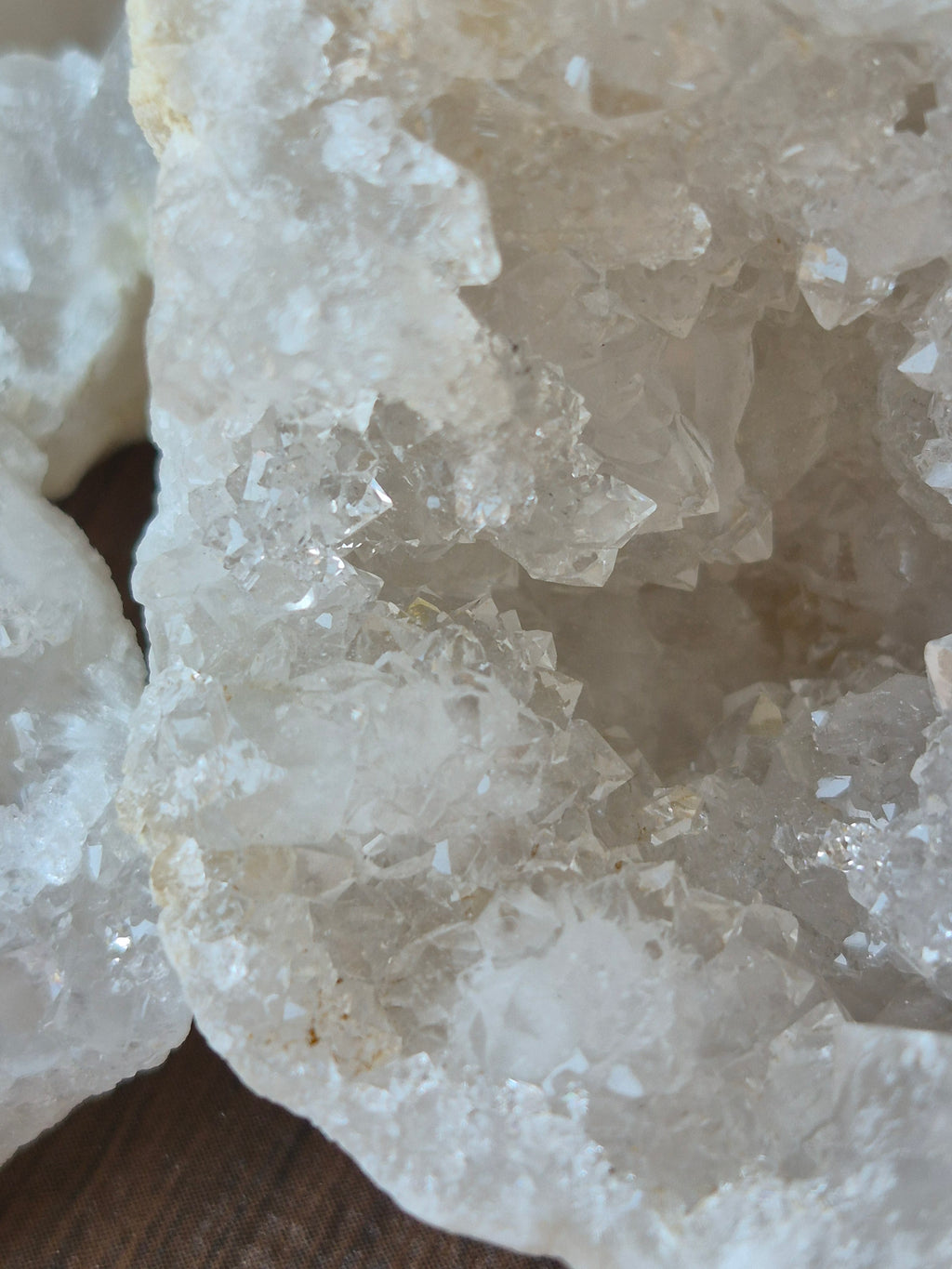 🤍 White Quartz - Geode-Whole ✨ Specimen No.008
