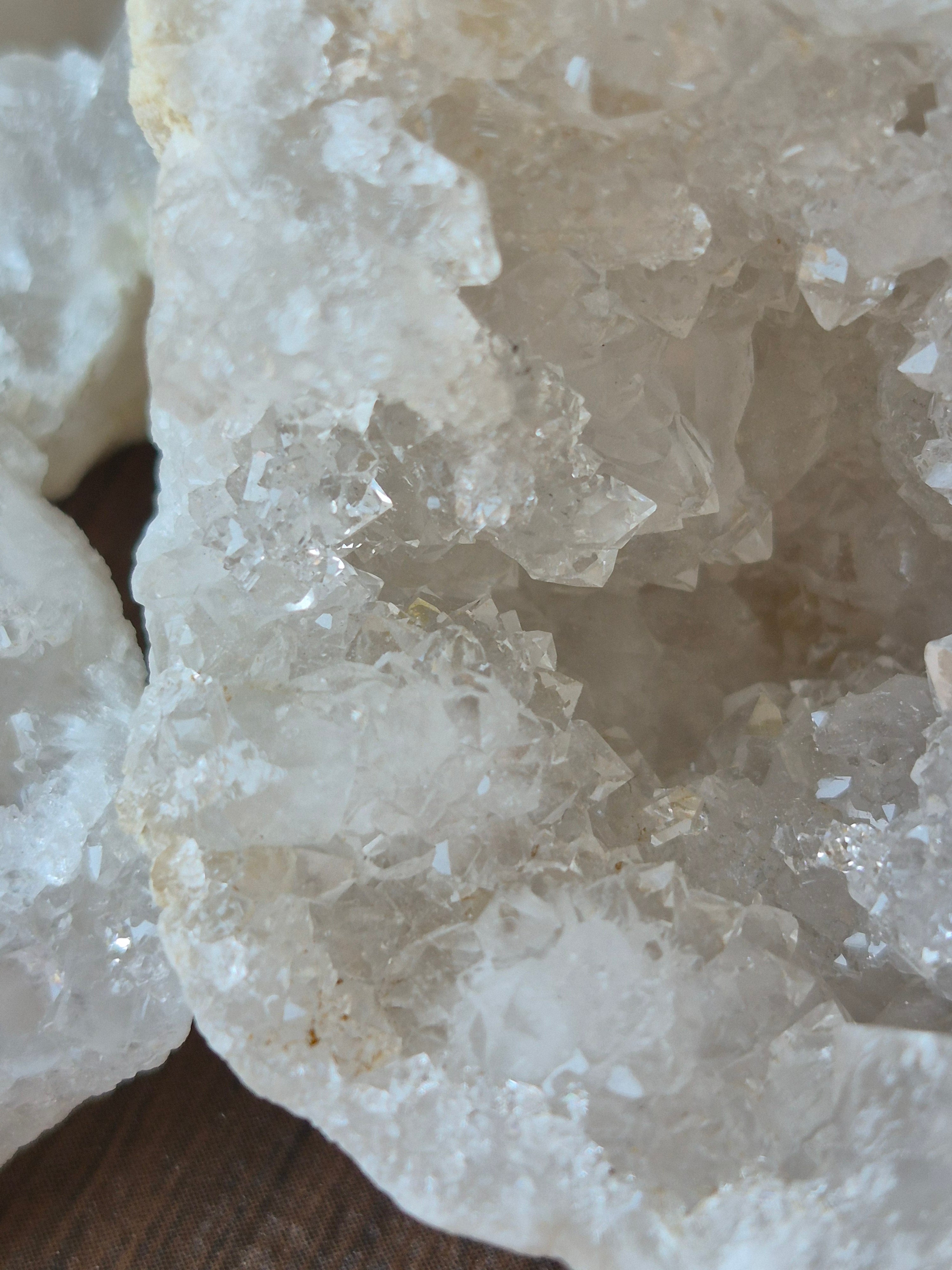 🤍 White Quartz - Geode-Whole ✨ Specimen No.008