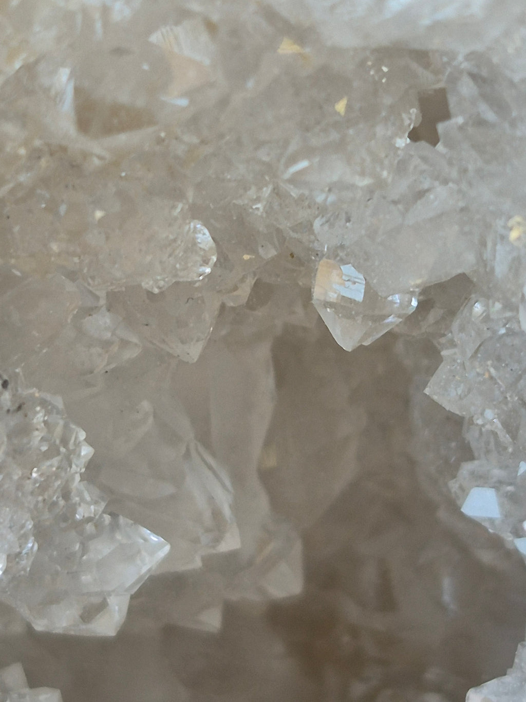 🤍 White Quartz - Geode-Whole ✨ Specimen No.008