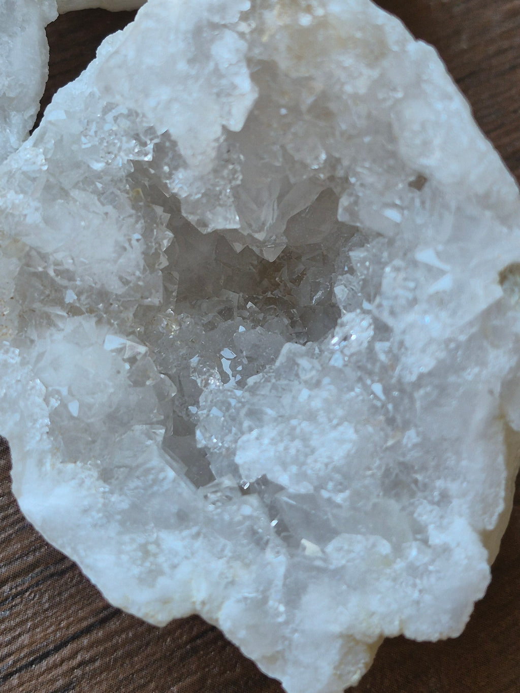 🤍 White Quartz - Geode-Whole ✨ Specimen No.008