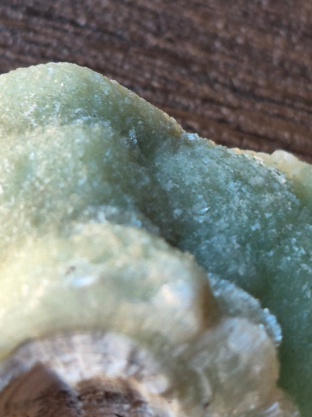 Green Aragonite – Druzy Cave Waves ⭐