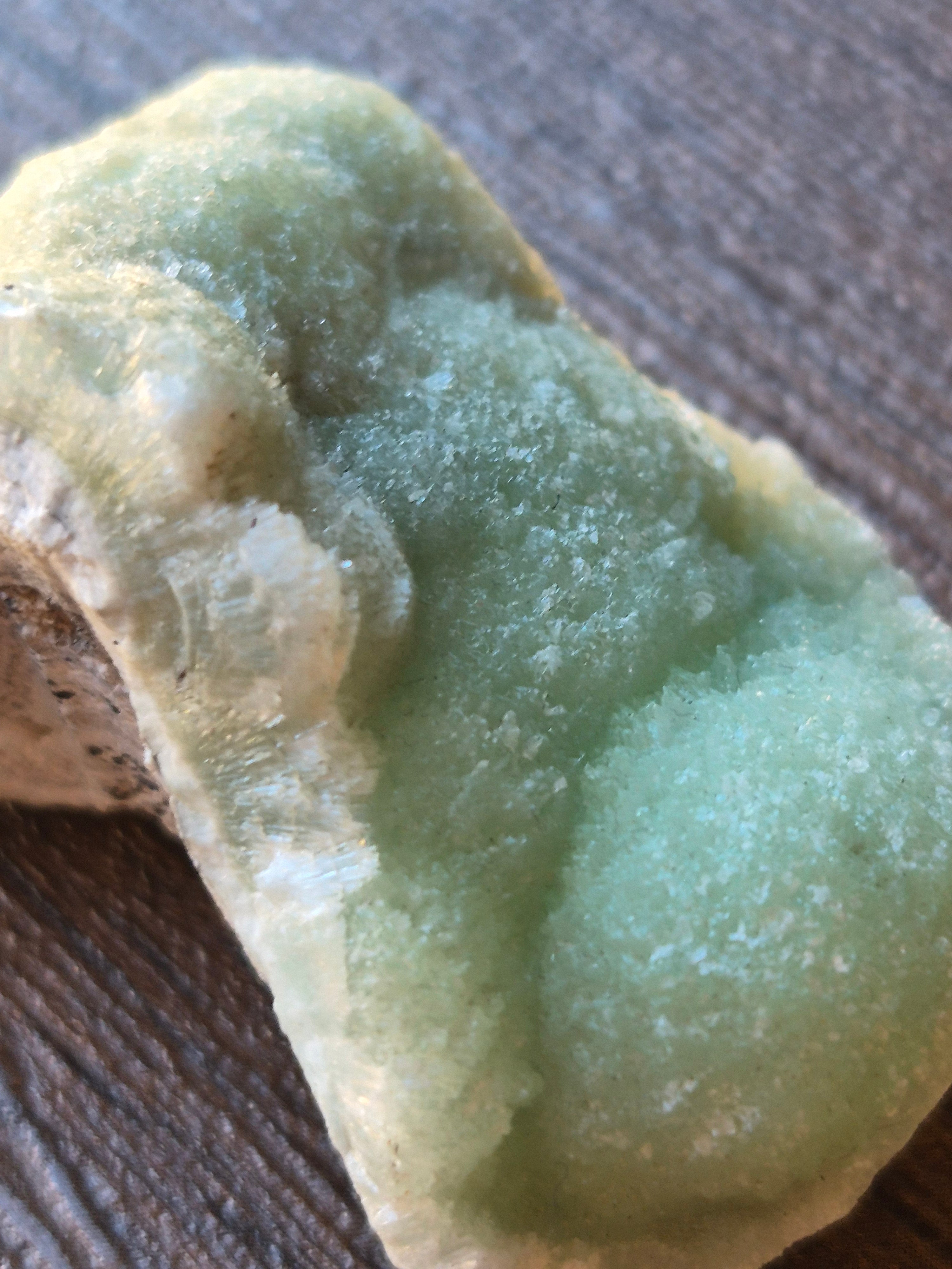 Green Aragonite – Druzy Cave Waves ⭐