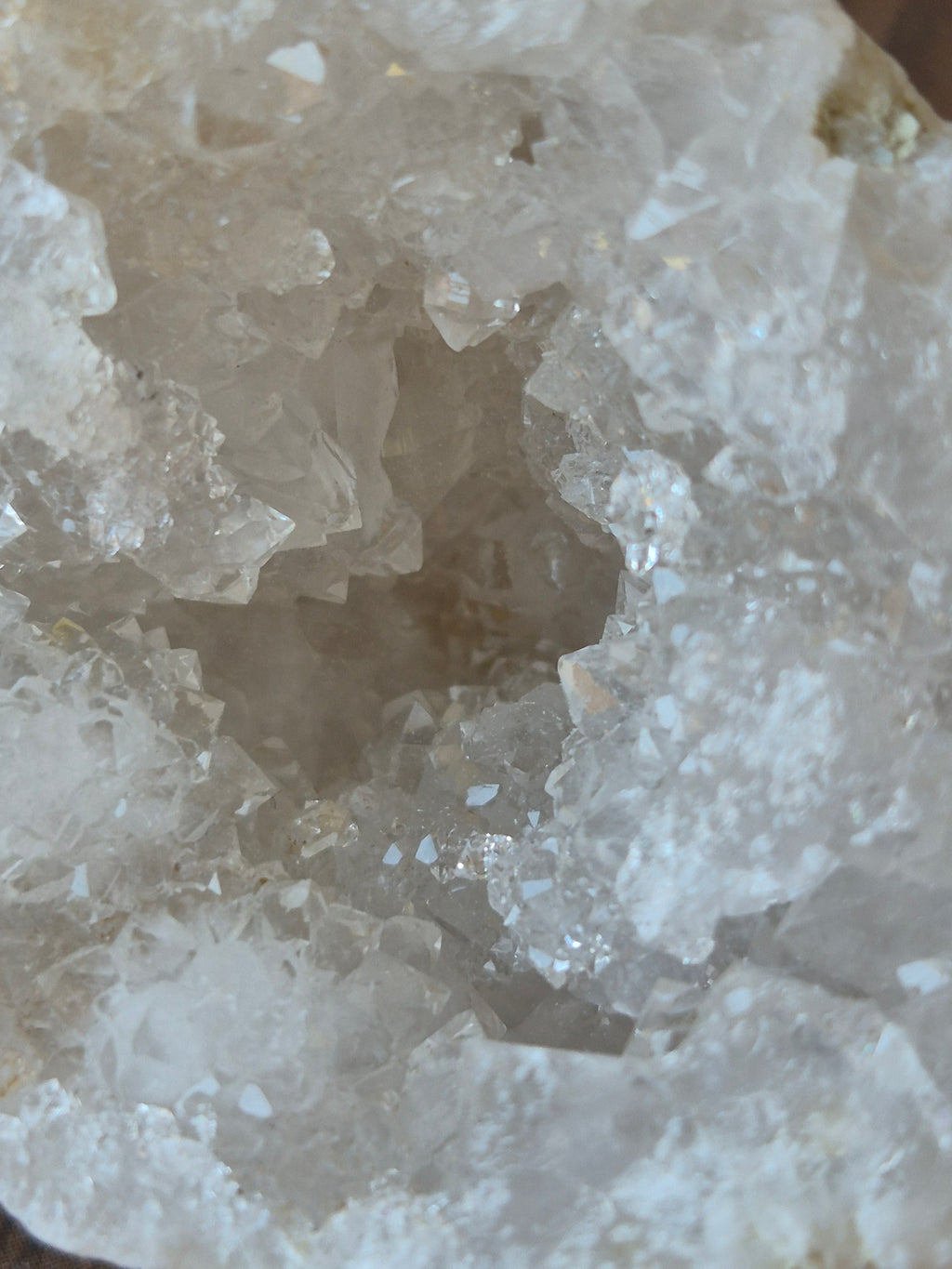 🤍 White Quartz - Geode-Whole ✨ Specimen No.008