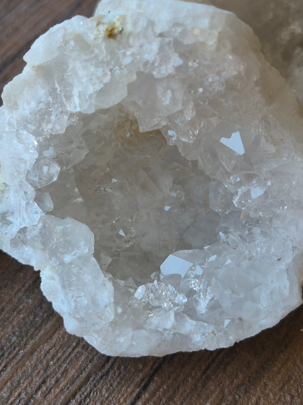 🤍 White Quartz - Geode-Whole ✨ Specimen No.008