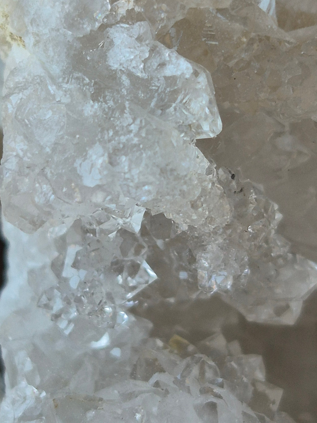 🤍 White Quartz - Geode-Whole ✨ Specimen No.008