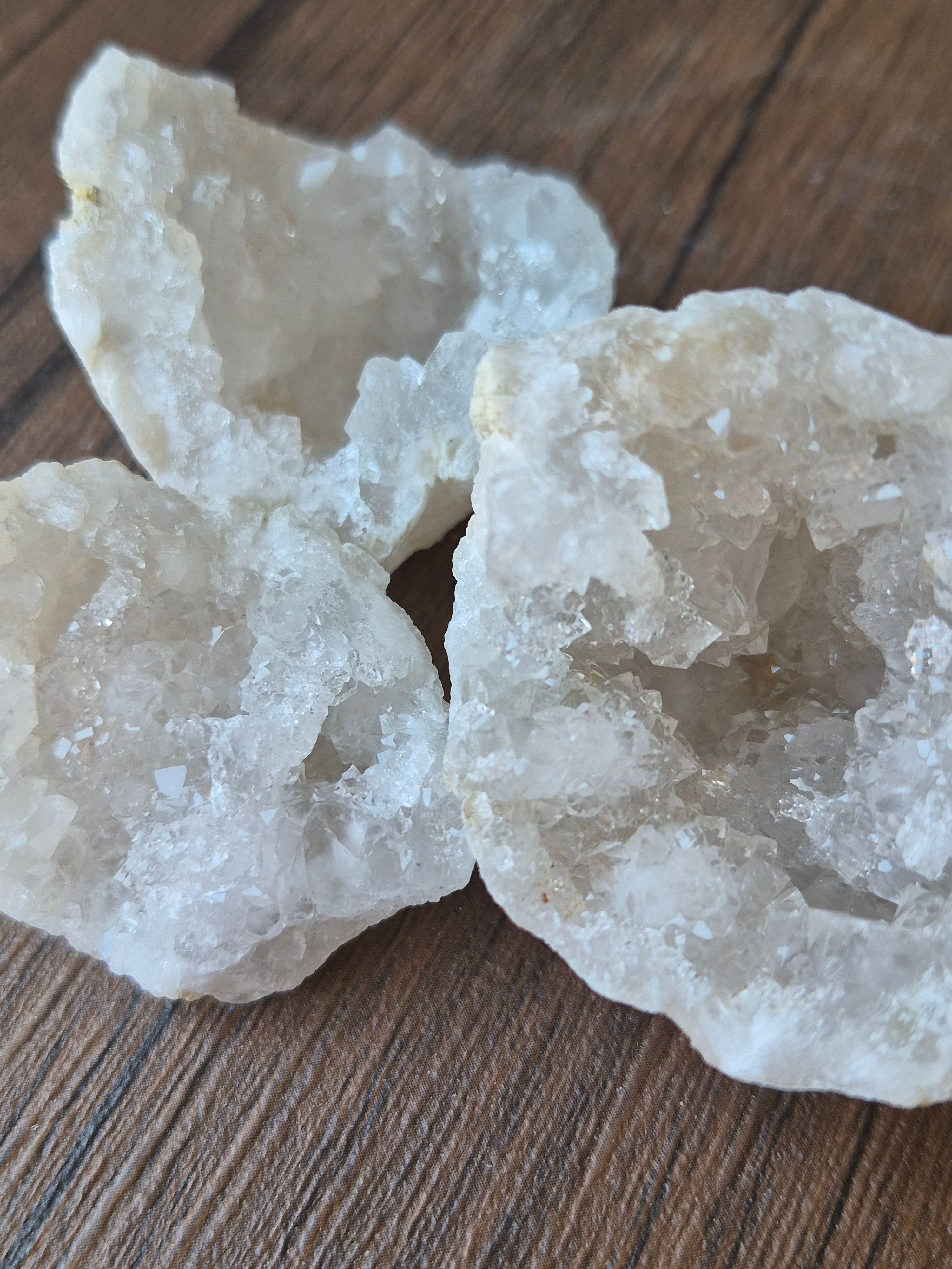 🤍 White Quartz - Geode-Whole ✨ Specimen No.008