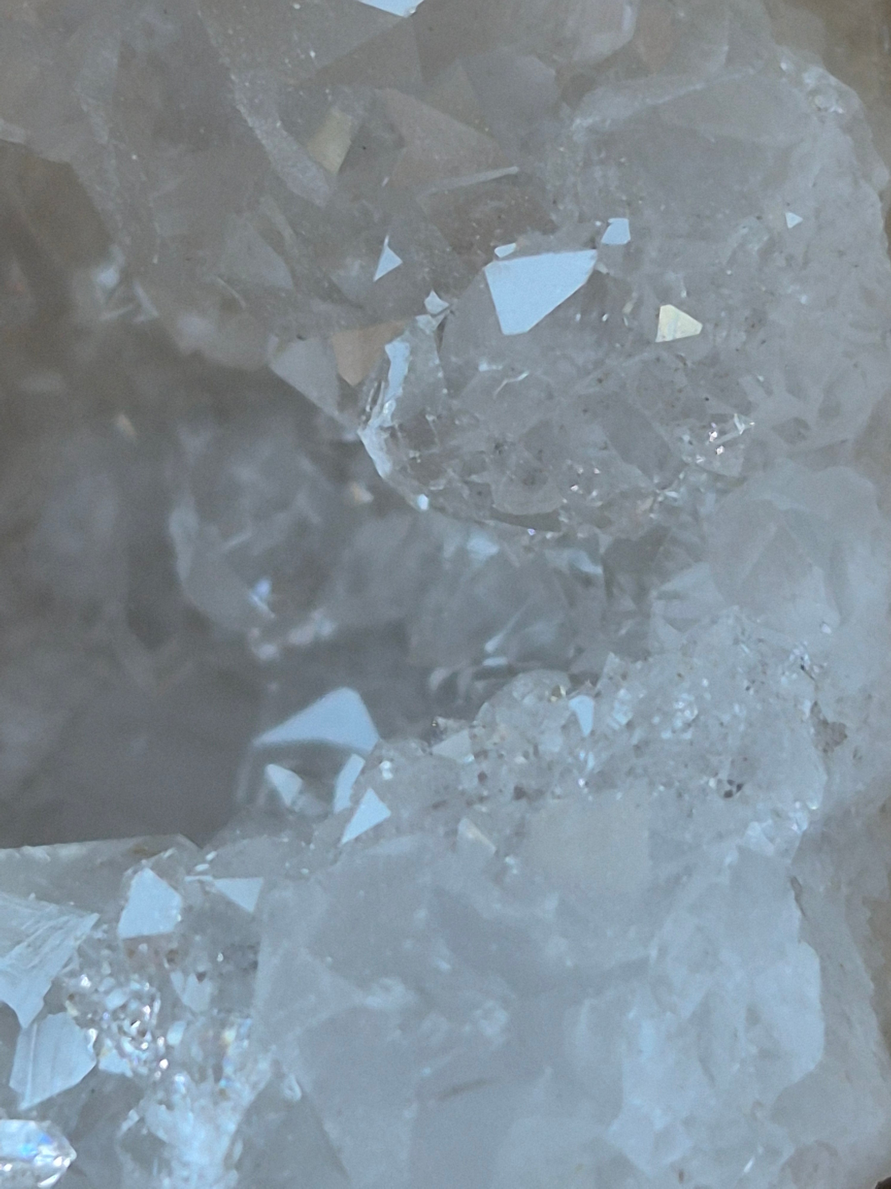 🤍 White Quartz - Geode-Whole ✨ Specimen No.008