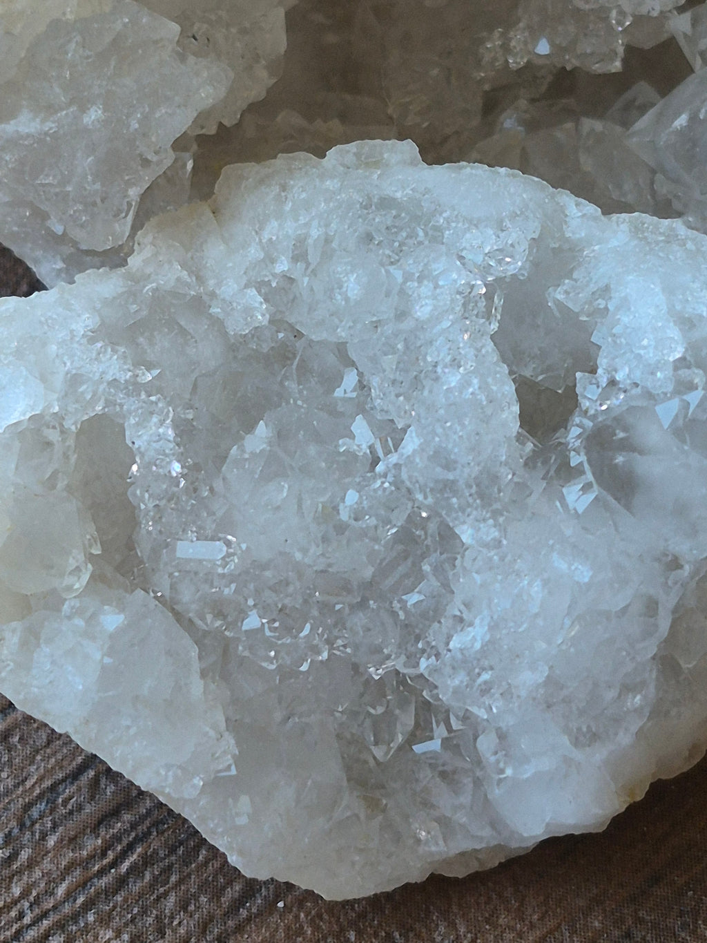 🤍 White Quartz - Geode-Whole ✨ Specimen No.008
